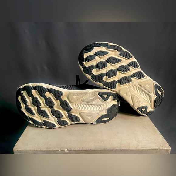 HOKA Clifton 9 Women’s Running Shoes - Black/White - Women’s Size 9.5 B - Picture 4 of 9